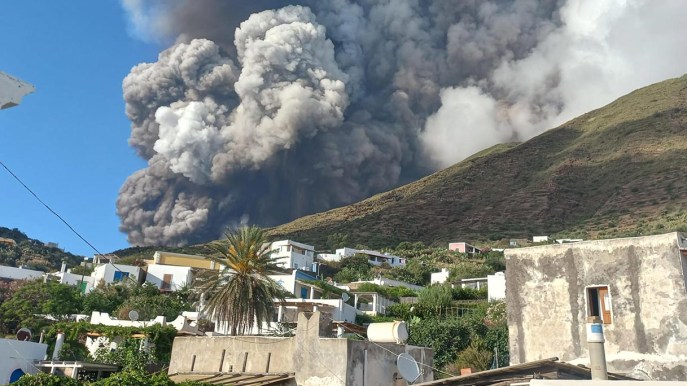 Allerta rossa per l’eruzione del vulcano Stromboli: le conseguenze sui voli
