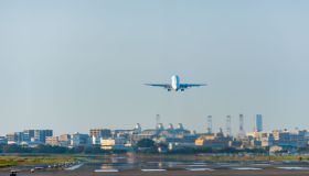 Voli low cost si, ma attenzione a tasse extra e costi nascosti