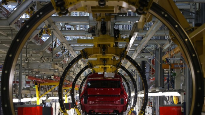 Caldo estremo, come cambia il lavoro in fabbrica: orari ridotti e non solo