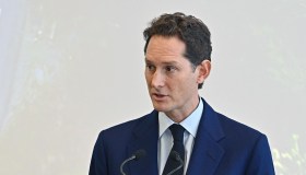 John Elkann svaluta Repubblica, conti in rosso per Gedi: meno 103 milioni solo nel 2023