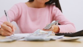 Lo stipendio del marito o della moglie fa parte della comunione dei beni?