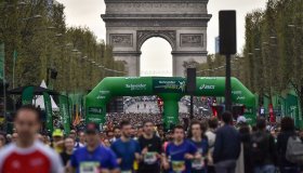 Maratona di Parigi aperta a tutti: come partecipare e cosa si vince