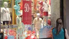 Come sono andati i saldi estivi? Italiani più attenti ai consumi e più sostenibilità