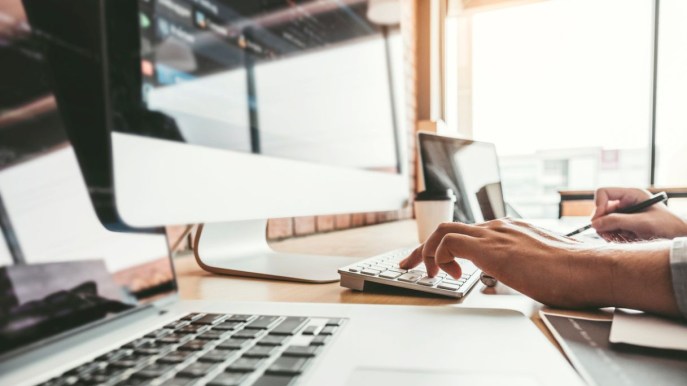 Transizione digitale delle imprese, in Italia manca il personale specializzato: le figure più richieste