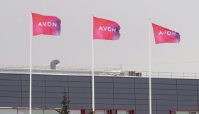 Avon in bancarotta, il colosso della cosmetica in fallimento dopo il caso del talco cancerogeno