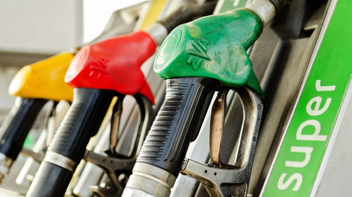Prezzi benzina e diesel ai minimi da 6 mesi: dove è meglio rifornire