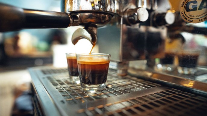 Perché il caffè al bar potrebbe arrivare a costare 2 euro