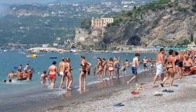 Allerta rossa per il caldo in 14 città nel week-end: le previsioni