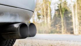Emissioni auto diesel, la Germania lancia l’allarme su milioni di veicoli fuori norma: chi rischia