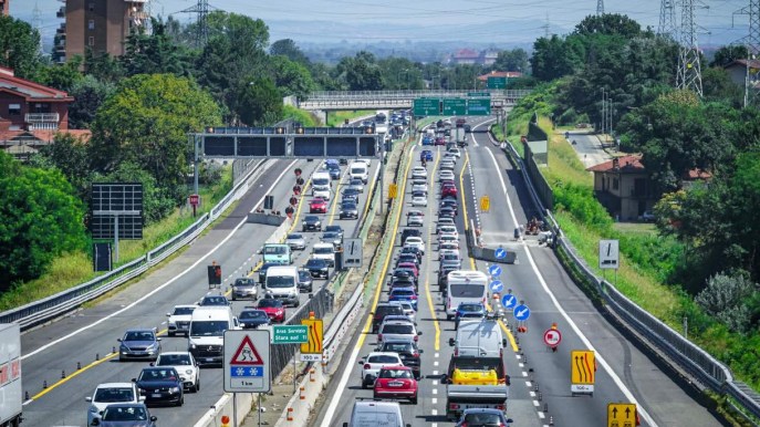 Esodo estivo, le strade più trafficate del fine settimana, da bollino nero e rosso