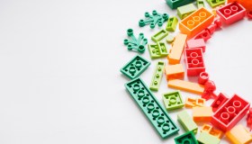 Lego punta sulla sostenibilità, il 50% dei mattoncini da materiali rinnovabili entro il 2026