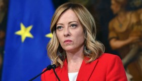 Assegno unico, Meloni non taglia il bonus: smentita la notizia