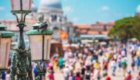 Overtourism, le 10 città più sovraffollate d’Europa
