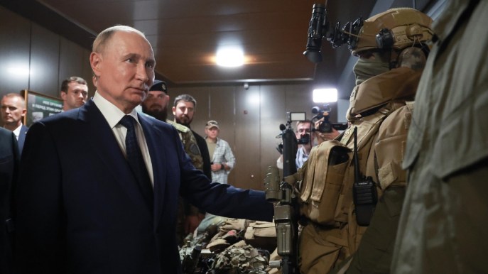 Droni su Mosca, arriva il “decreto Putin” per gli anti-liberali. Salvini grida al rischio guerra mondiale