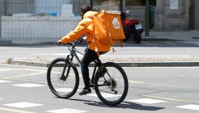 Rider sanzionati dall’intelligenza artificiale: la denuncia dei sindacati