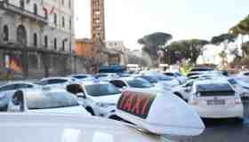Taxi a Roma, via libera al bando per mille nuove licenze: tutti i dettagli