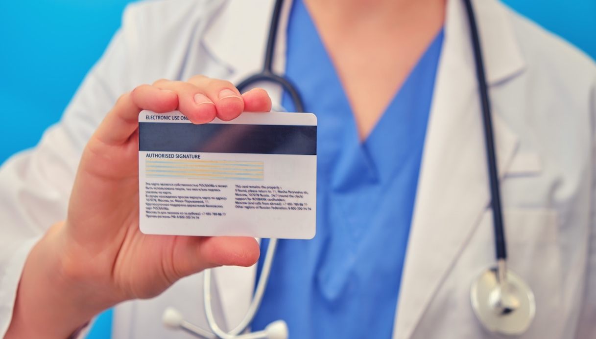 Tessera sanitaria scaduta, si può usare per ottenere lo scontrino parlante e le detrazioni