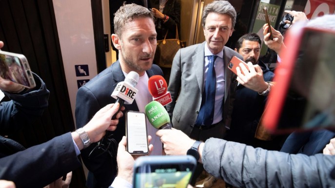 Totti vende la sua immobiliare agli israeliani: affare da 5 milioni di euro (e tante critiche)