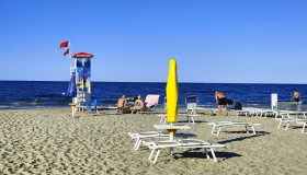 Ferragosto, prenotazioni in calo. Per vacanze low cost ci si salva solo con l’early booking