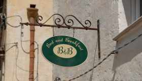 Affitti brevi, scatta l’obbligo del Cin ma migliaia di strutture sono senza: le multe