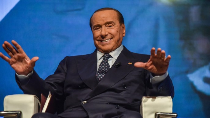 Silvio Berlusconi omaggiato con un francobollo nel giorno del suo compleanno: quanto costa