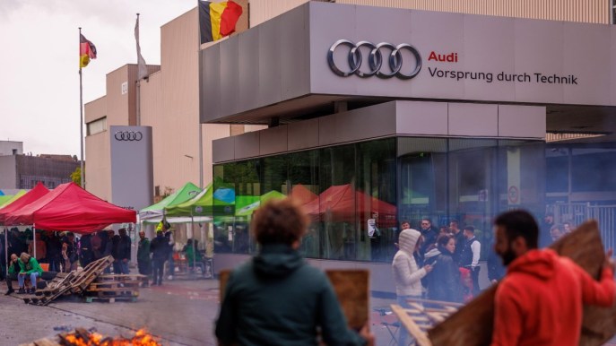 Volkswagen in crisi ferma l’impianto Audi di Bruxelles: operai a rischio sequestrano le auto