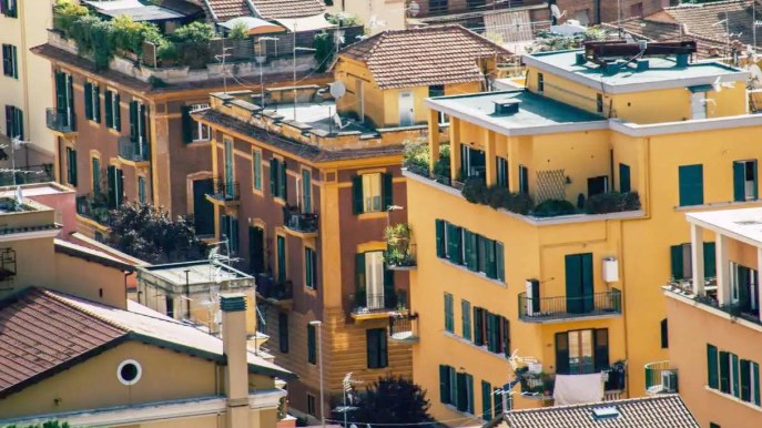 Nuovo Piano casa 2025, affitti agevolati fino a 500 euro ai lavoratori neoassunti: l’ipotesi