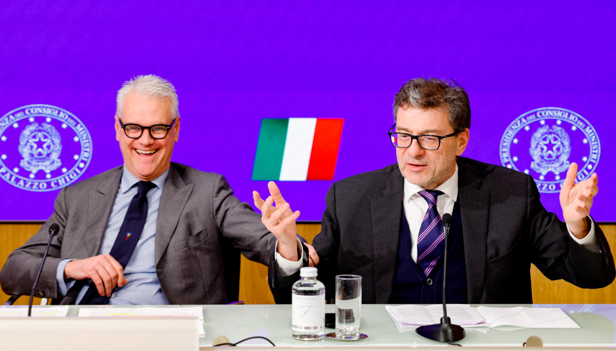 Pensione a 70 anni per gli statali ma con tetto alle assunzioni: ipotesi per la Manovra 2025