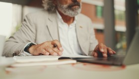 Statali in pensione dopo i 67 anni, verso lo stop all’uscita forzata