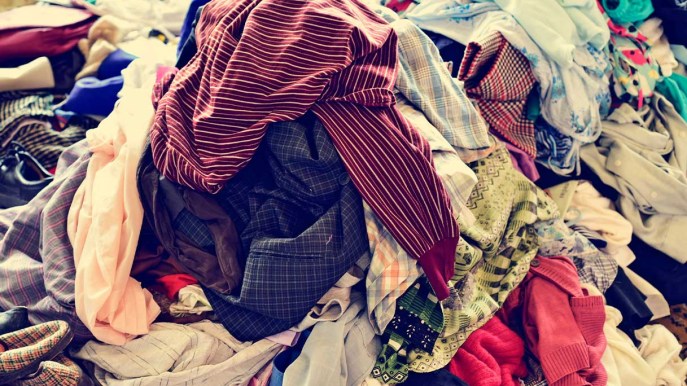 Rifiuti tessili, l’Italia raccoglie solo 2,7 kg abitante/anno, serve accelerare per la Direttiva Ue