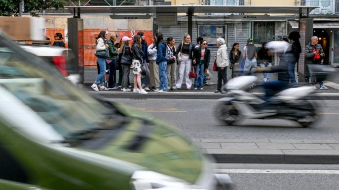 Sciopero Napoli del 20 settembre, mezzi Eav e Anm fermi: gli orari di bus, metro e funicolari