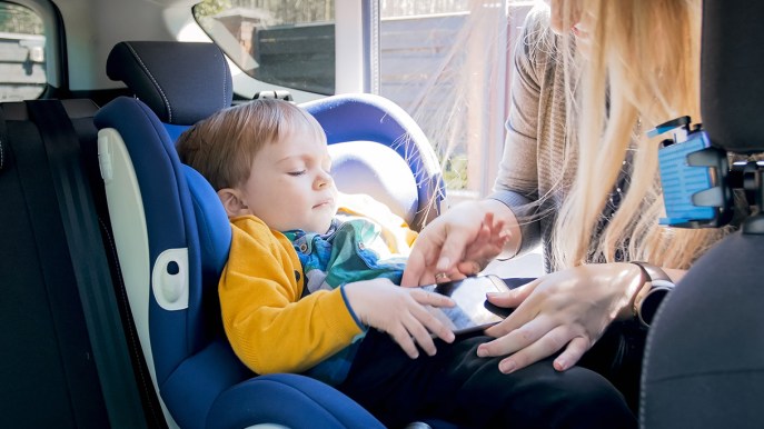 Seggiolini auto, al via le nuove regole: cosa cambia per i genitori