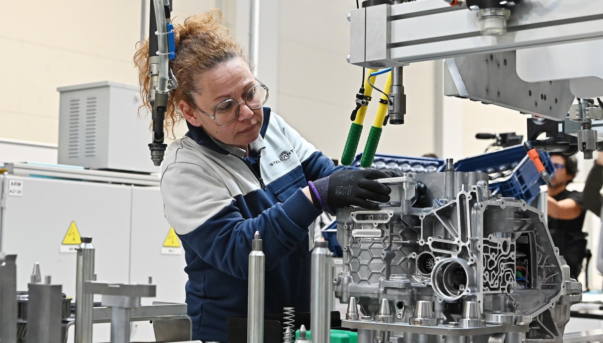 Confindustria smentisce il governo e taglia le stime di crescita, Pil +0,8% nel 2024