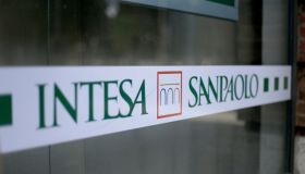 Intesa Sanpaolo indagata dalla Procura di Bari, i clienti spiati valutano risarcimento
