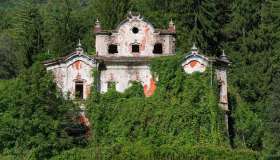 Quali sono le 5 case più infestate d’Italia e quanto costa vivere nei dintorni