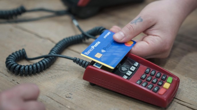 Sconti fiscali per chi paga con carte di credito, la mossa del Governo contro l’evasione