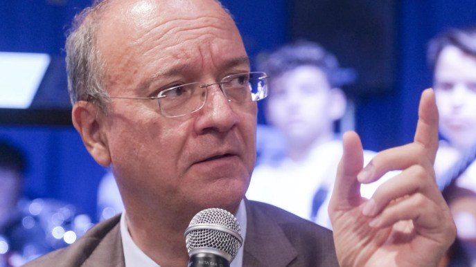 Assicurazione sanitaria dipendenti scuola: l’idea di Valditara dopo le aggressioni