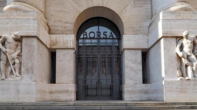 Piazza Affari chiude a -0,1%, giù banche e Tim mentre in Usa si attende per i conti di Tesla