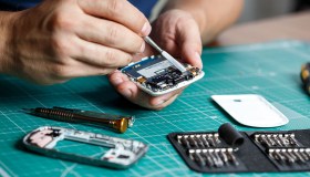 Allungare di un anno la vita degli smartphone riduce i rifiuti elettronici del 20%