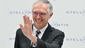 Stellantis, Tavares apre a possibili licenziamenti senza gli incentivi: “Nulla è escluso”