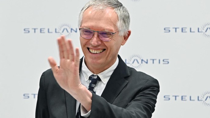 Stellantis, Tavares apre a possibili licenziamenti senza gli incentivi: “Nulla è escluso”
