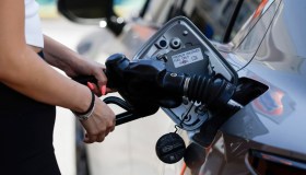 Tasse più alte per le auto aziendali nuove a benzina e diesel, l’aumento in Manovra