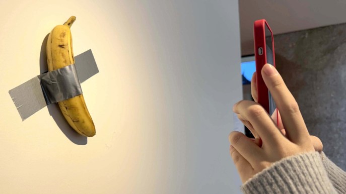 La Banana di Cattelan venduta per 6,2 milioni di dollari da Sotheby’s