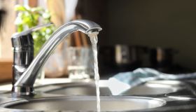 Salmonella nella rete idrica, in 15 Comuni italiani non si può usare l’acqua pubblica 