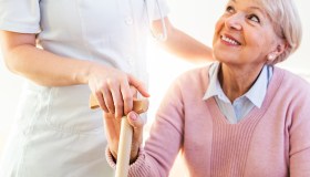 Alzheimer, quanto pesano i fattori socioeconomici sul rischio di ammalarsi