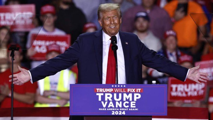 Trump infiamma il Michigan: sostegno dai leader musulmani e toni accesi sull’economia