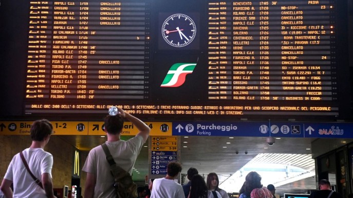 Sciopero treni martedì 5 novembre, 8 ore di stop dopo l’aggressione di Genova: orari e modalità