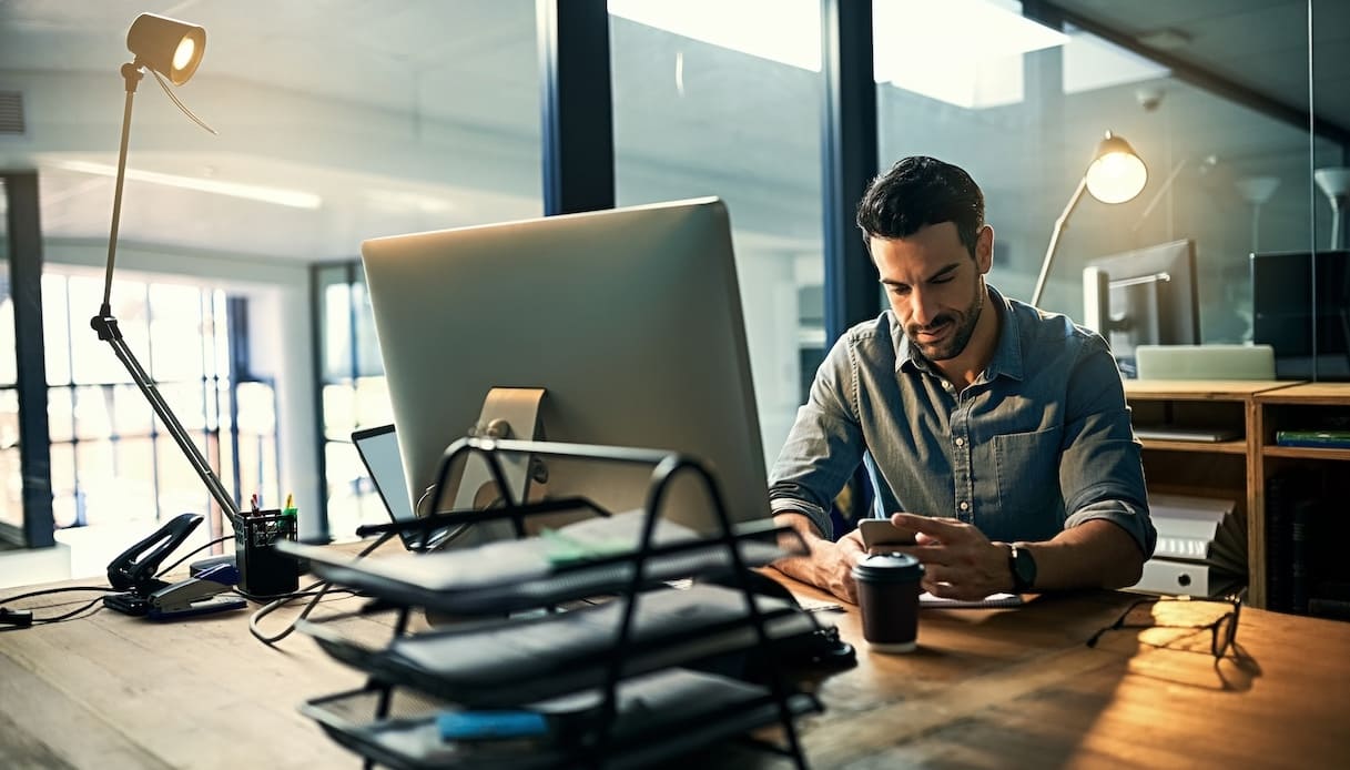 Smart working, se si vive in Italia per più di 183 giorni si devono pagare le tasse