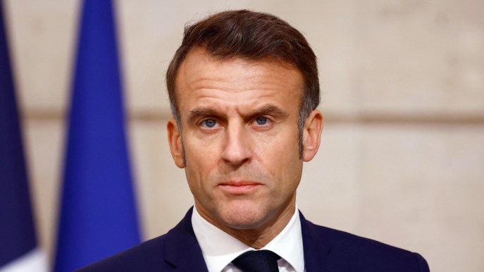 In Francia il governo va verso la sfiducia, cosa può fare Macron dopo il voto