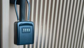 Affitti brevi, lo stop al self check-in divide: maggioranza unita, ma c’è il no dell’Aigab